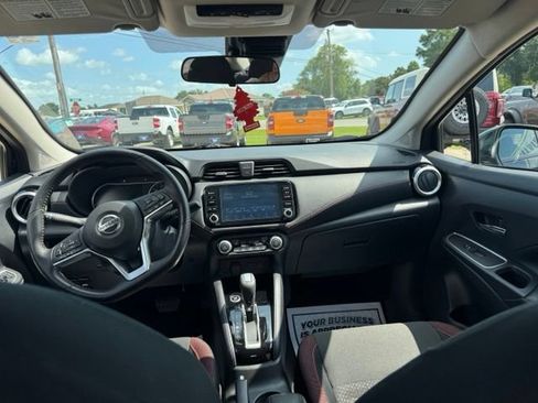 Used 2025 Nissan Versa SR FWD image 4