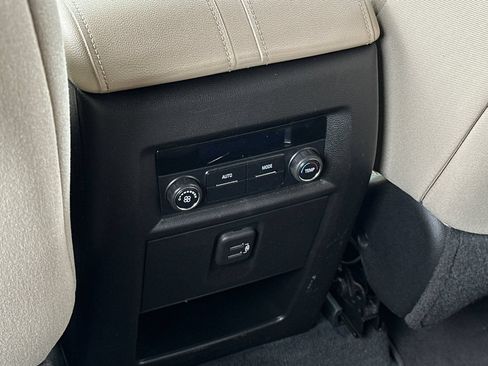 Used 2022 Chevrolet Traverse LS FWD image 15