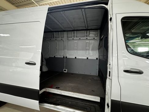 Used 2020 Mercedes-Benz Sprinter 3500 image 12