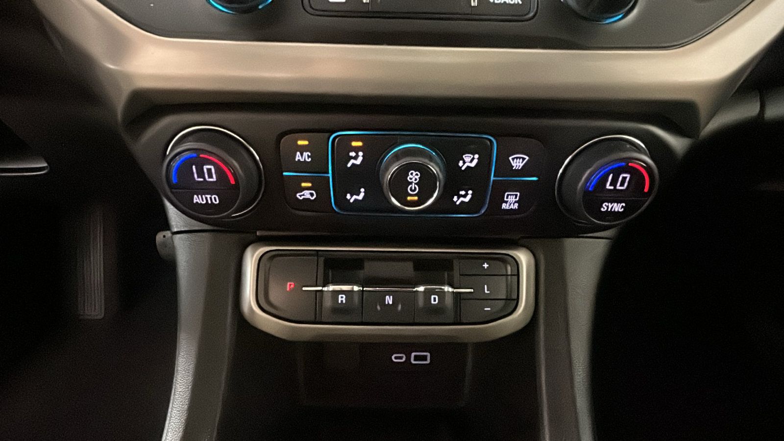 Used 2023 GMC Acadia Denali w/ Denali Technology Package AWD/4WD image 27