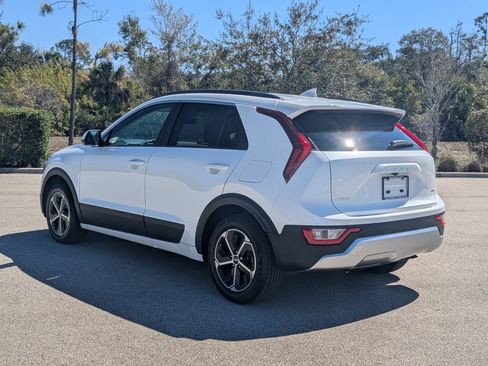 Certified 2024 Kia Niro LX image 7