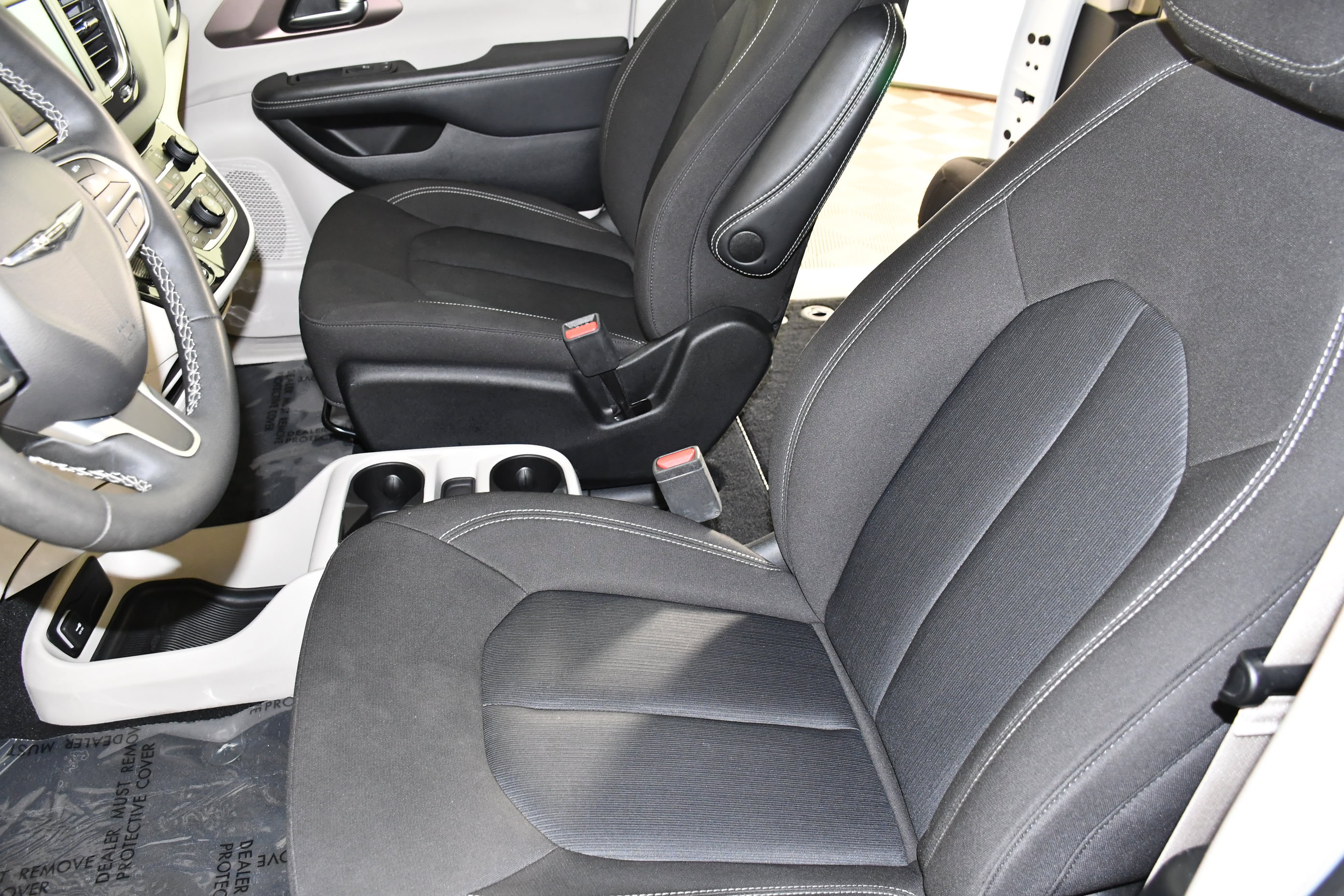 Used 2023 Chrysler Voyager LX FWD image 37