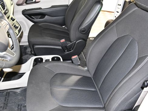 Used 2023 Chrysler Voyager LX FWD image 37