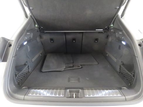 Certified 2024 Porsche Macan 4 Electric AWD/4WD image 46