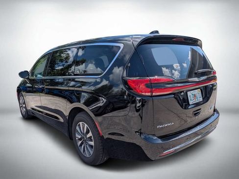 Used 2024 Chrysler Pacifica Limited FWD image 5