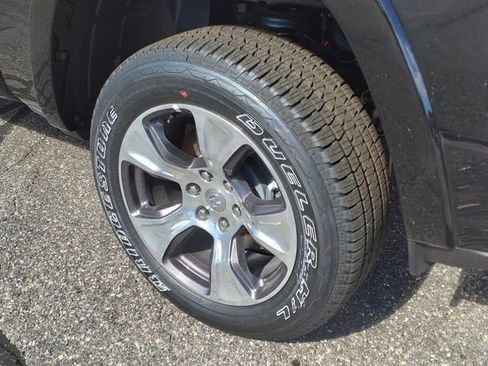Used 2022 RAM 1500 Laramie AWD/4WD image 7