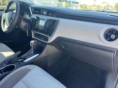 Used 2018 Toyota Corolla XLE image 16