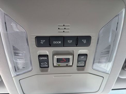 Used 2025 Toyota RAV4 XLE Premium image 21