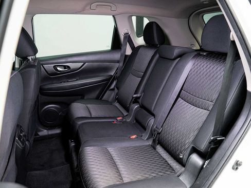 Used 2018 Nissan Rogue SV AWD/4WD image 15