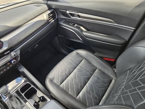 Certified 2025 Kia Telluride SX Prestige X-Line AWD/4WD image 18