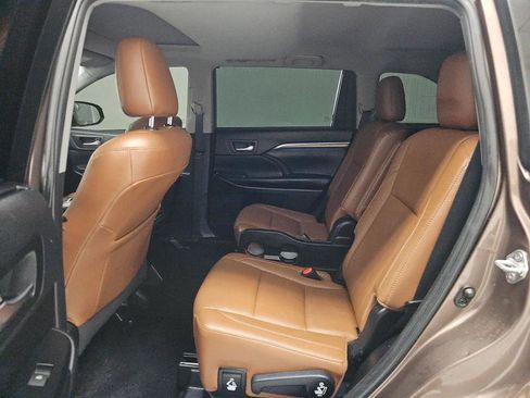 Used 2019 Toyota Highlander Limited FWD image 14