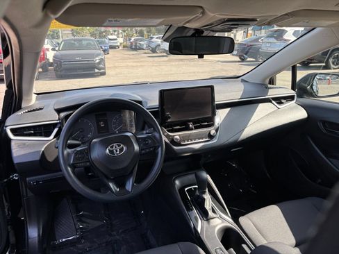 Used 2025 Toyota Corolla LE FWD image 33