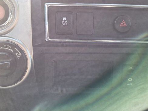 Used 2017 Nissan Titan SV image 26