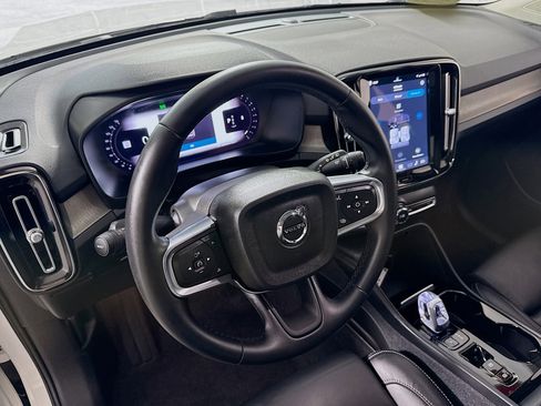 Used 2023 Volvo XC40 B5 Plus AWD/4WD image 23