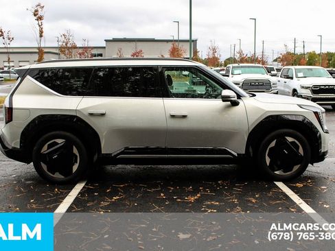 Used 2024 Kia EV9 Land image 9