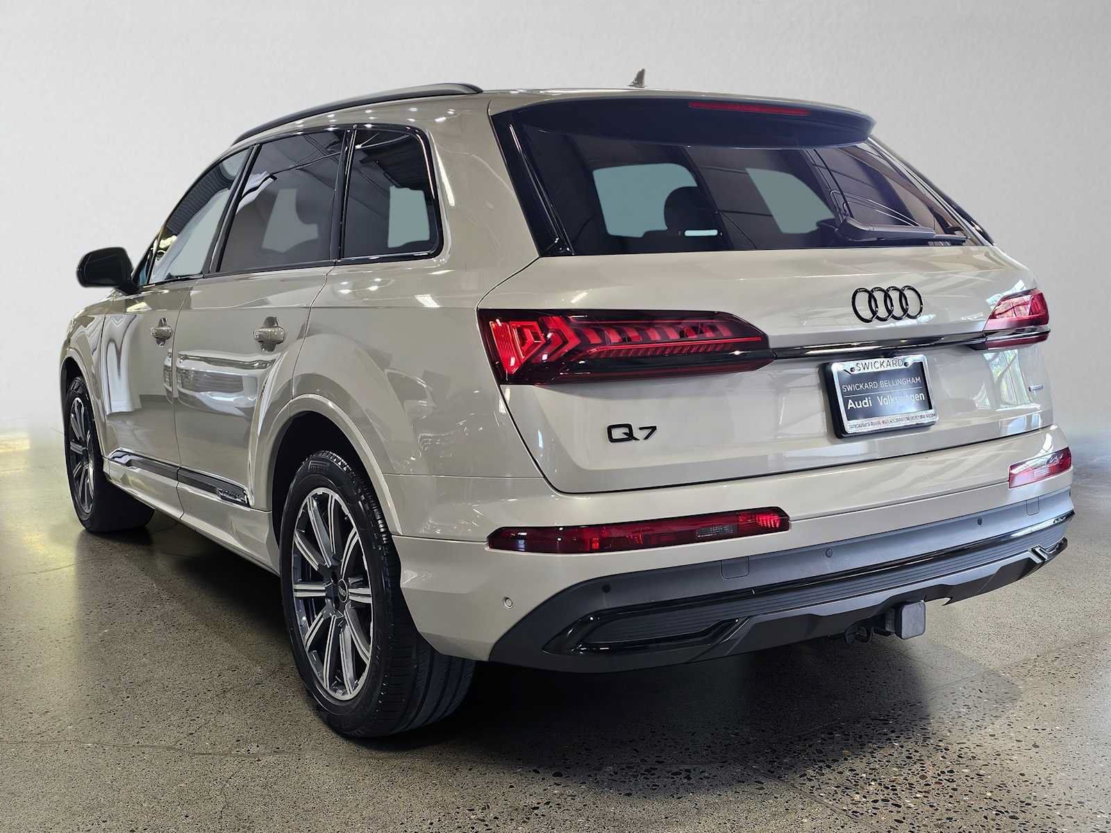 Used 2023 Audi Q7 2.0T Premium Plus w/ Premium Plus Package AWD/4WD image 5