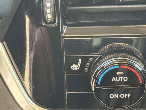 Used 2023 Nissan Rogue SL image 18