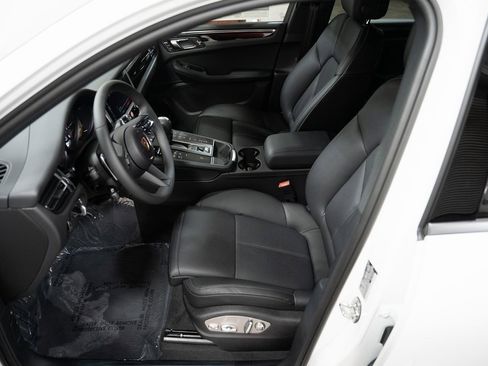 Used 2024 Porsche Macan image 5