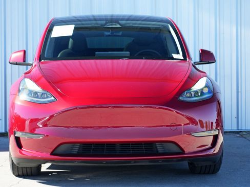 Used 2024 Tesla Model Y Performance image 7
