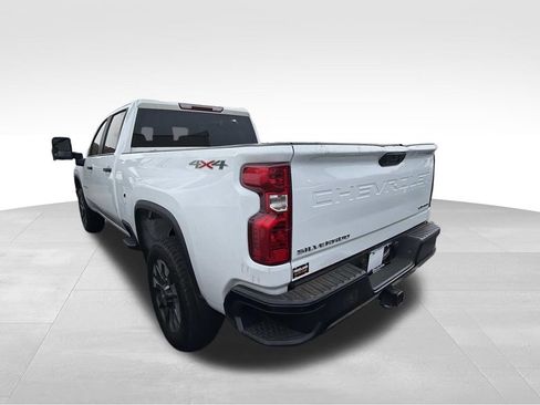 Used 2023 Chevrolet Silverado 2500 Custom w/ Custom Convenience Package AWD/4WD image 4