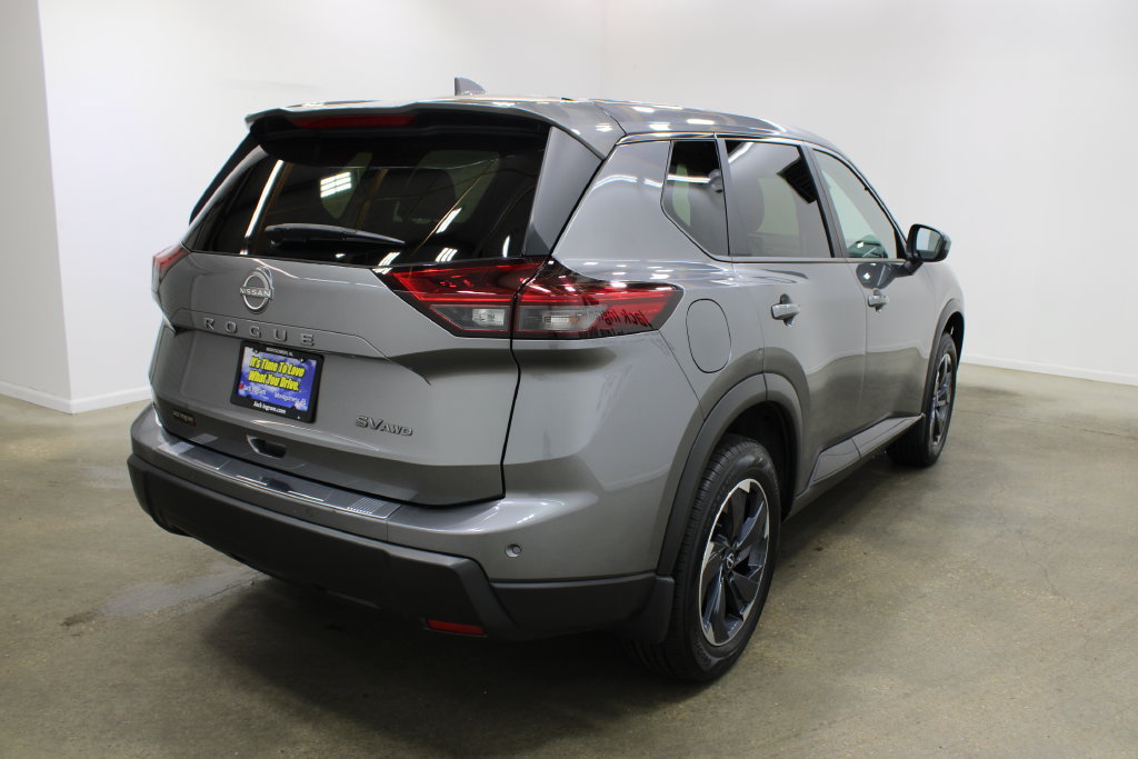 Used 2024 Nissan Rogue SV AWD/4WD image 5