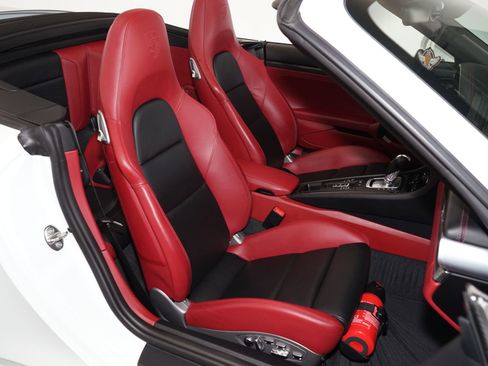 Used 2018 Porsche 911 Turbo image 6