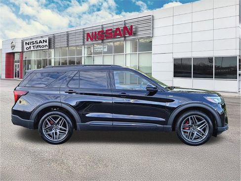 Used 2025 Ford Explorer ST-Line w/ ST-Line Street Pack AWD/4WD image 3