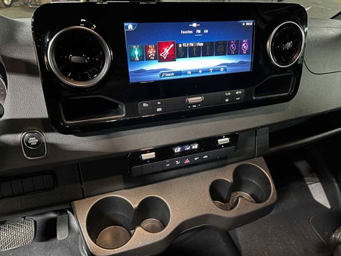 Used 2025 Mercedes-Benz Sprinter 2500 image 25