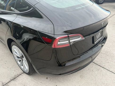 Used 2022 Tesla Model 3 Standard Range image 9
