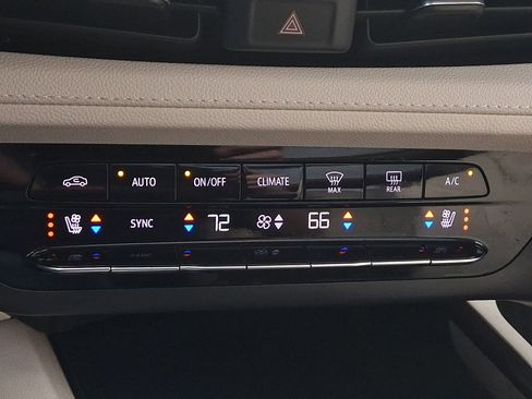 Used 2023 Buick Envision Avenir image 16