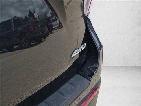 Used 2023 Ford Explorer XLT AWD/4WD image 15
