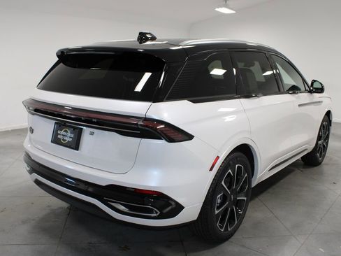 New 2026 Lincoln Nautilus Reserve image 8