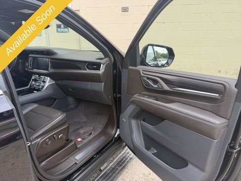 Used 2023 GMC Yukon Denali w/ LPO, Floor Liner Package AWD/4WD image 10