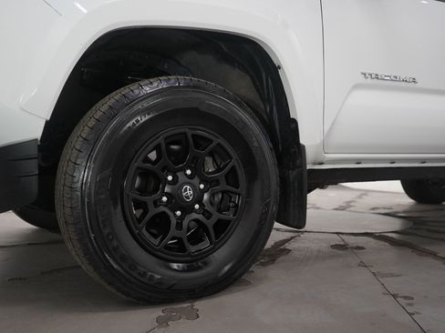 Used 2020 Toyota Tacoma SR5 image 28