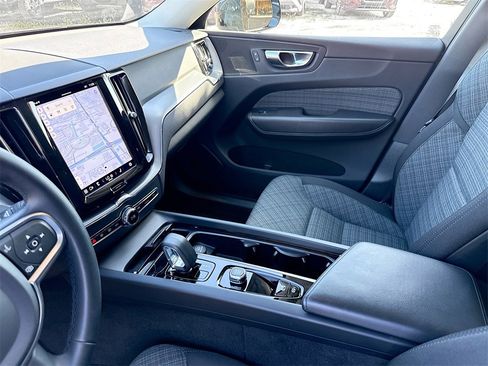 Used 2023 Volvo XC60 B5 Core image 26
