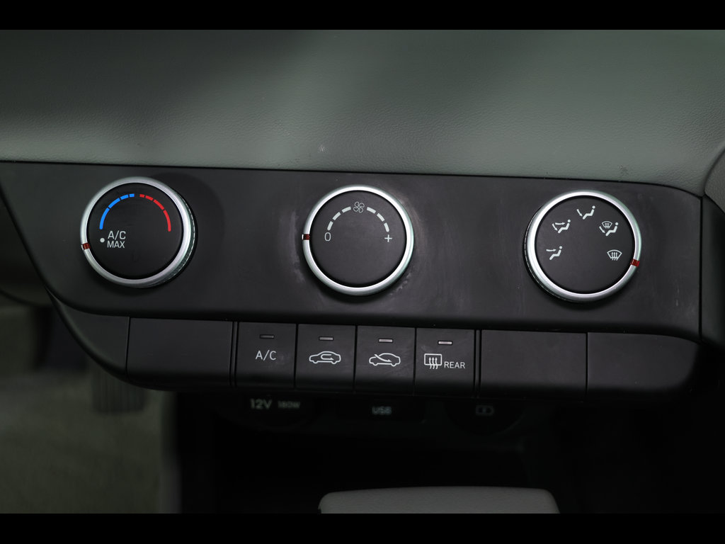 Used 2024 Hyundai Elantra SE FWD image 24