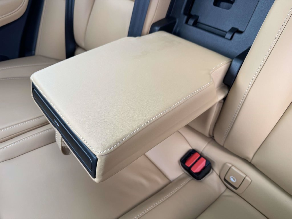 Certified 2024 Volvo XC60 B5 Ultimate AWD/4WD image 10