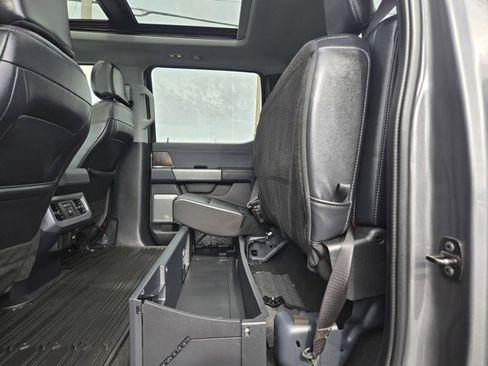 Certified 2024 Ford F250 Lariat w/ Black Appearance Package image 30