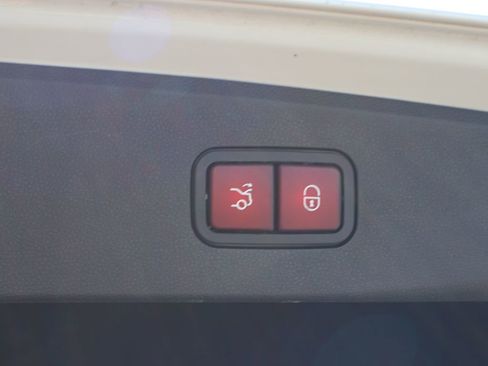 Used 2016 Mercedes-Benz E 400 4MATIC Sedan image 12