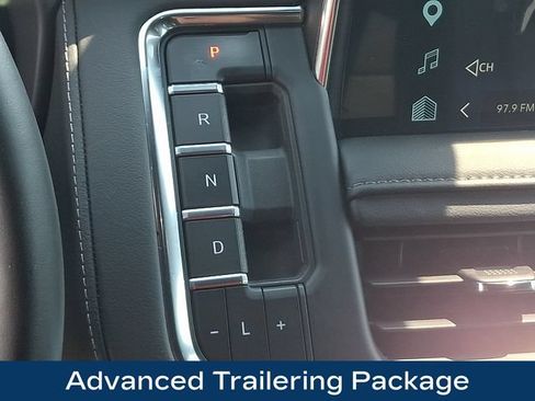 Used 2024 Chevrolet Suburban Z71 w/ Z71 Off-Road Package AWD/4WD image 11