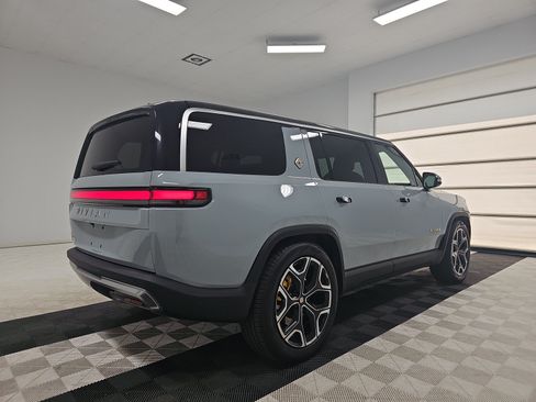 Used 2024 Rivian R1S Adventure AWD/4WD image 5