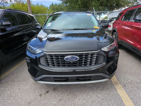 Used 2023 Ford Escape Active w/ Tech Pack #2 FWD image 2