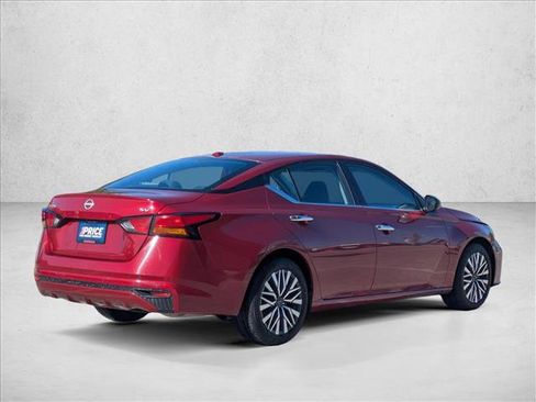 Used 2024 Nissan Altima 2.5 SV image 5