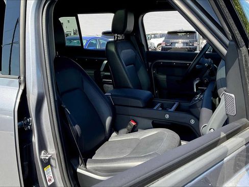Used 2024 Land Rover Defender 110 X-Dynamic SE image 9