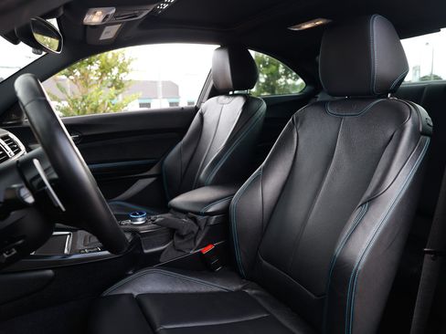 Used 2018 BMW M2 RWD image 10