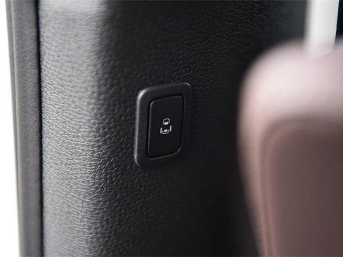 New 2025 Volkswagen ID. Buzz Pro S image 25