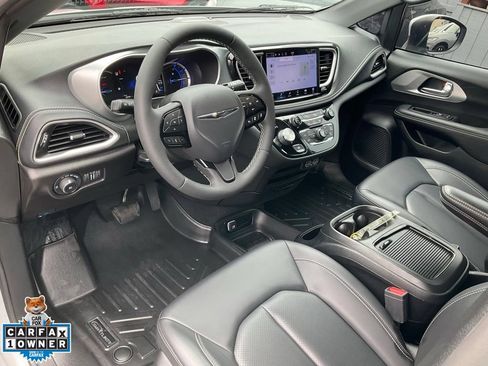 Used 2023 Chrysler Pacifica Touring-L w/ S Appearance Package FWD image 6