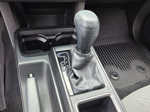 Used 2022 Toyota Tacoma SR w/ SR Convenience Package RWD image 21