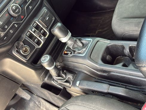 Used 2020 Jeep Gladiator Sport w/ Quick Order Package 24S AWD/4WD image 33