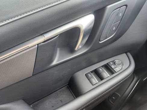 Used 2025 Buick Enclave Sport Touring image 17